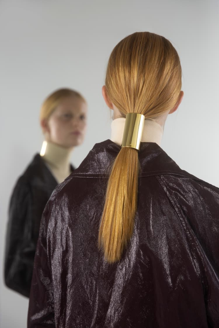 Ear cuff de queue-de-cheval en or, taille moyenne