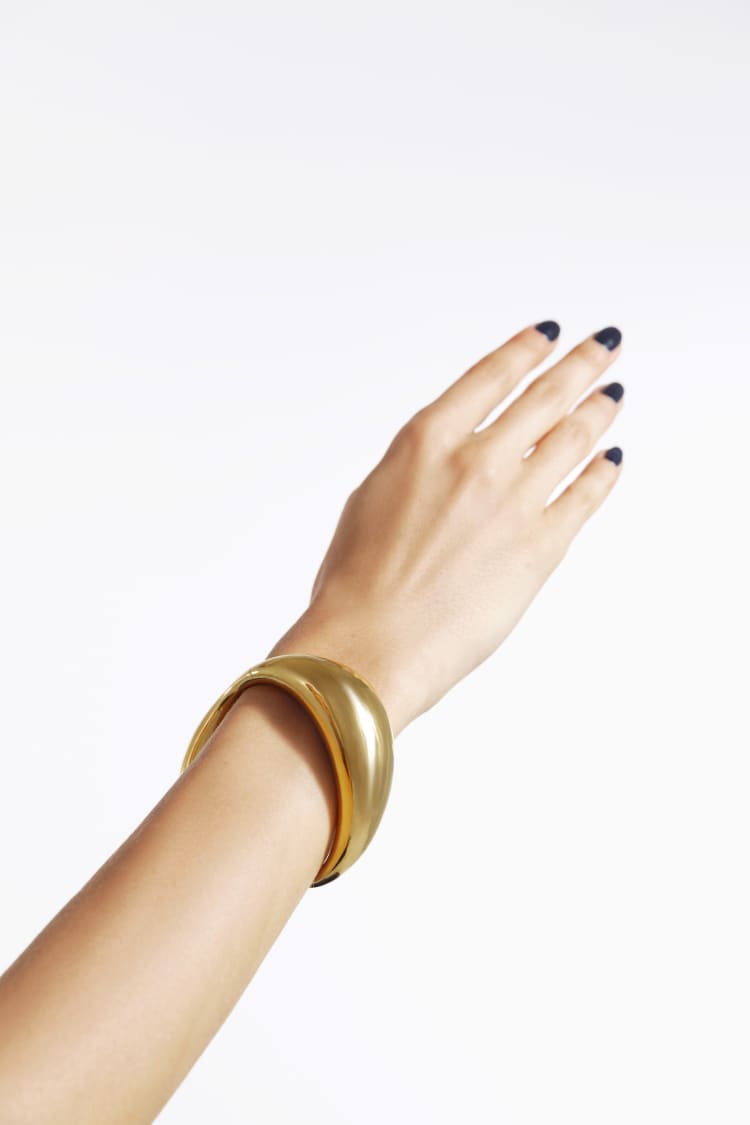 Bracelet jonc fermé asymétrique en or massif