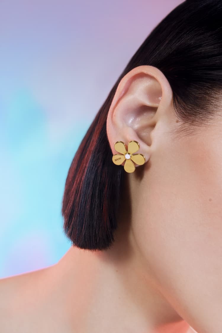 Puces d’oreilles marguerite en or