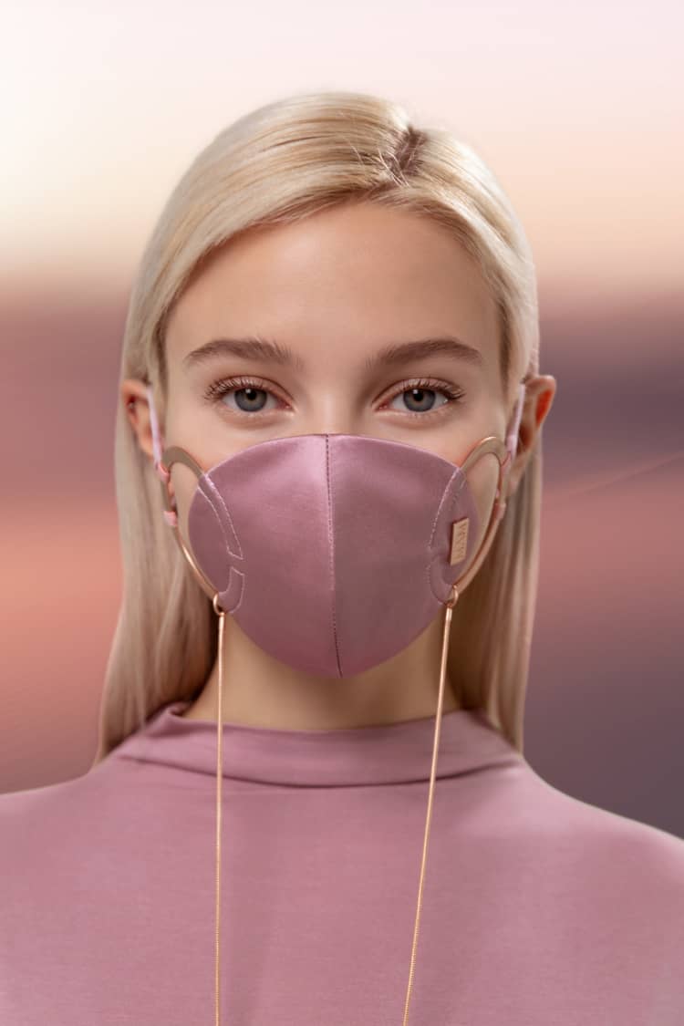 Masque tissu rose chaîne en or