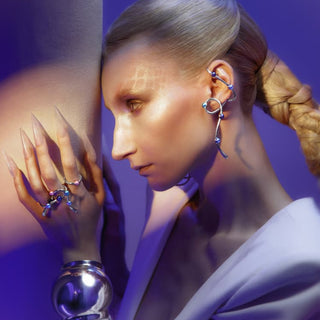 In this collection, MAM merges with Casa Batlló’s architectural vision, bringing to life jewelry pieces that become an extension of nature.