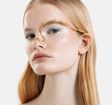 bijou facial de forme organique en or