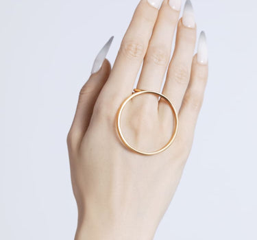 Bague en or avec grande pierre ronde