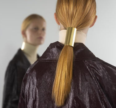 Ear cuff de queue-de-cheval en or, taille moyenne
