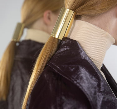 Ear cuff de queue-de-cheval en or, taille moyenne