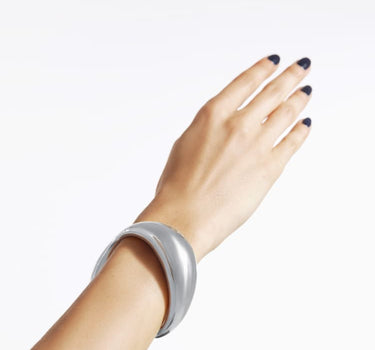 Bracelet jonc fermé asymétrique en argent massif