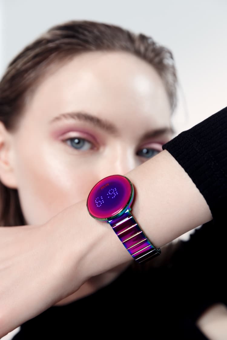 Montre digitale violette