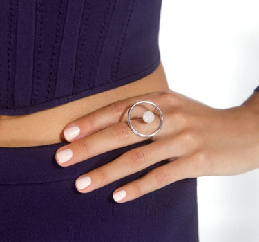 Bague circulaire en argent avec perle