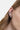 Ear cuff argenté aux formes liquides