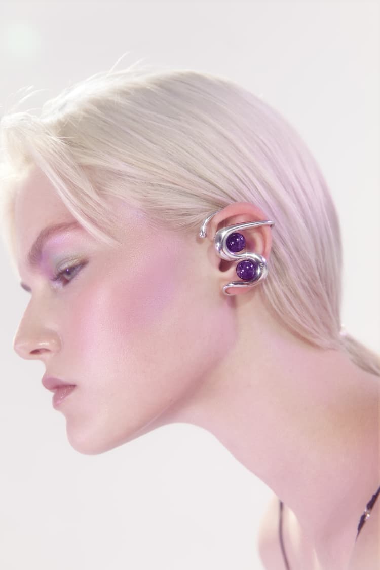 Ear cuff en argent orné d’améthyste