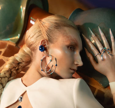 Ear cuff à boule Casa Batlló en bleu