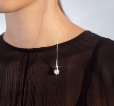Boucles d’oreilles pendantes en argent avec perle