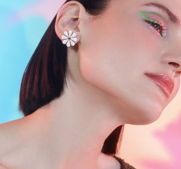 Boucles d’oreilles puces marguerite blanc et or