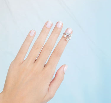 Bague d'ongle en argent et perles