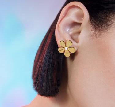 Puces d’oreilles marguerite en or