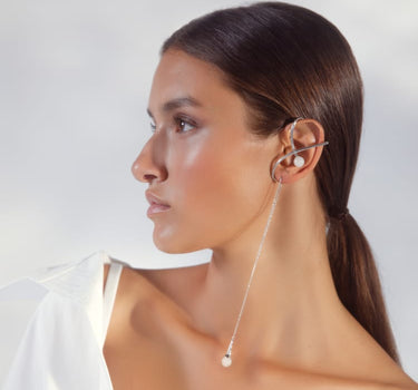 Ear cuff en argent avec chaîne et perle