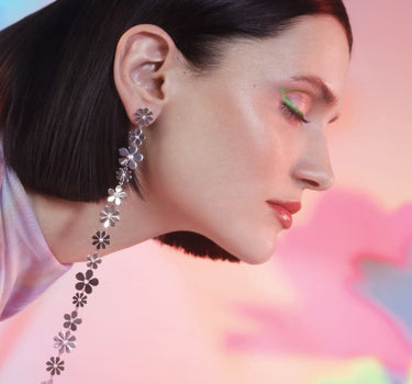 Boucle d'oreille longue marguerite argent et blanc