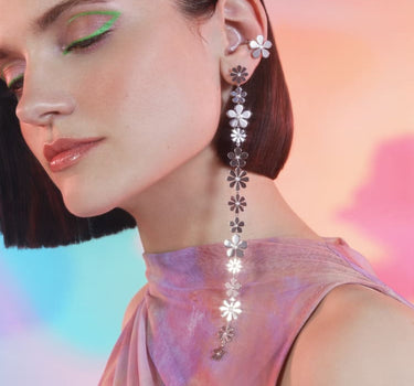 Boucle d'oreille longue marguerite argent et blanc