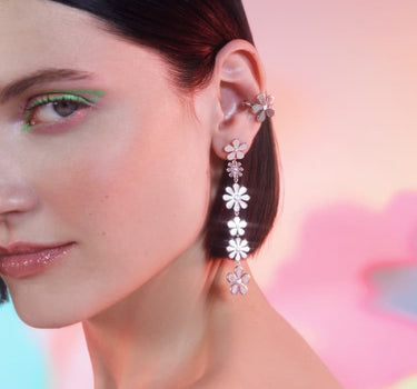 Boucle d’oreille courte Marguerite argent et blanc