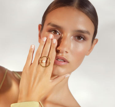 Bague circulaire en or et perle