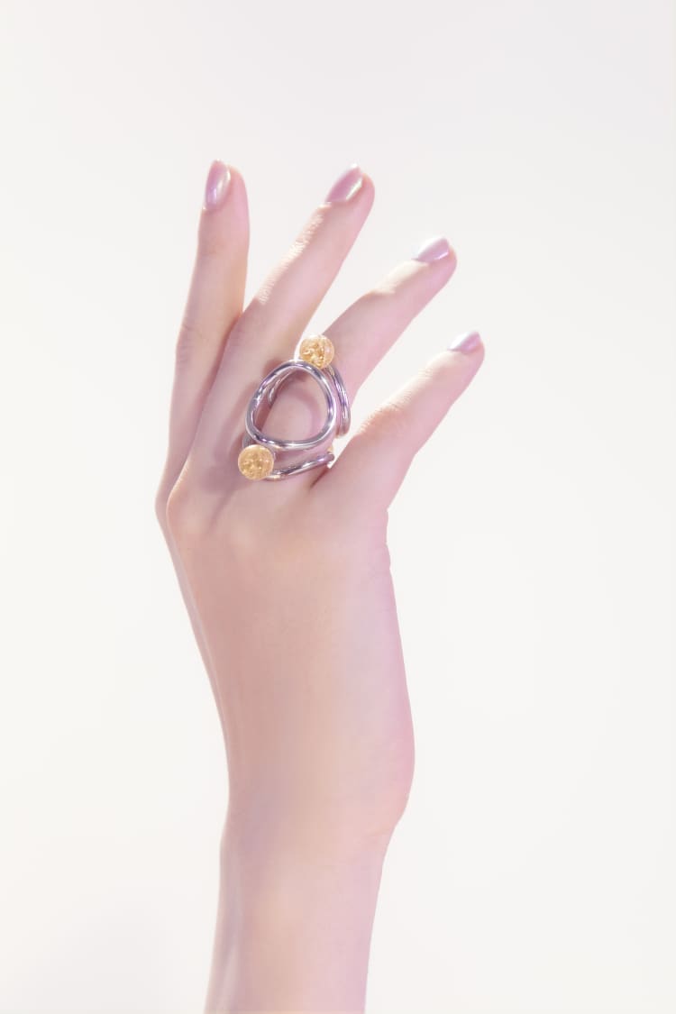 Bague en argent sertie de quartz jaune