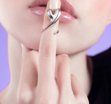 Bague mi-doigt en argent en forme de cœur « Love »