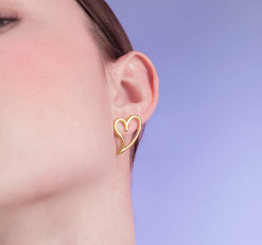 Clou d’oreille cœur ajouré en or