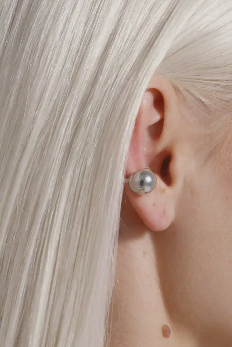 Ear cuff ajusté argenté avec boule