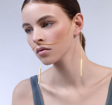 Nose cuff with chains in 18K gold finish